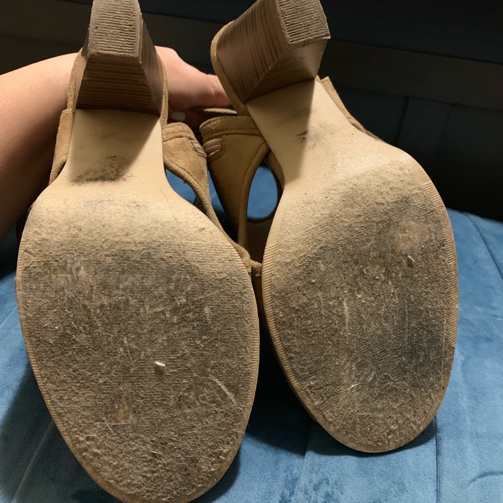 Boutique sz 9.5 fringe, tan, peep-toe heels - Picture 4 of 4